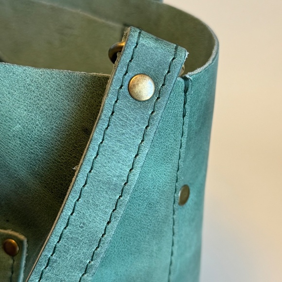 Portland Leather MEDIUM CROSSBODY TOTE Cucumber Green NEW in Box - Picture 12 of 15